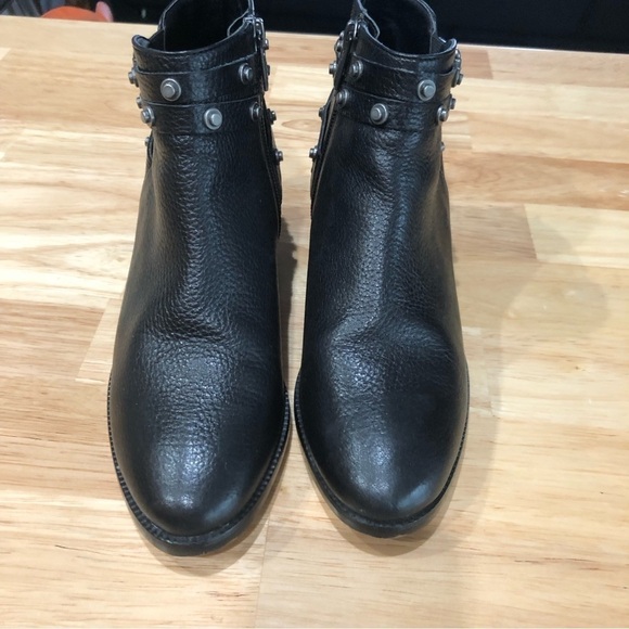 HALOGEN Women’s Lodi Black Leather Studded Ankle Bootie size 5 - Picture 5 of 8